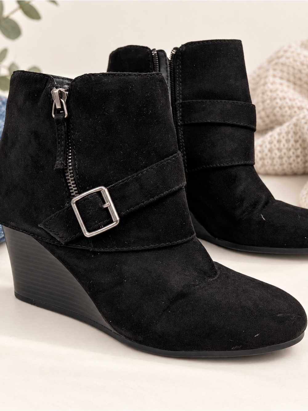 Arizona Jean Co Black Faux Suede Wedge Ankle Boots Buckle Zip Size 11